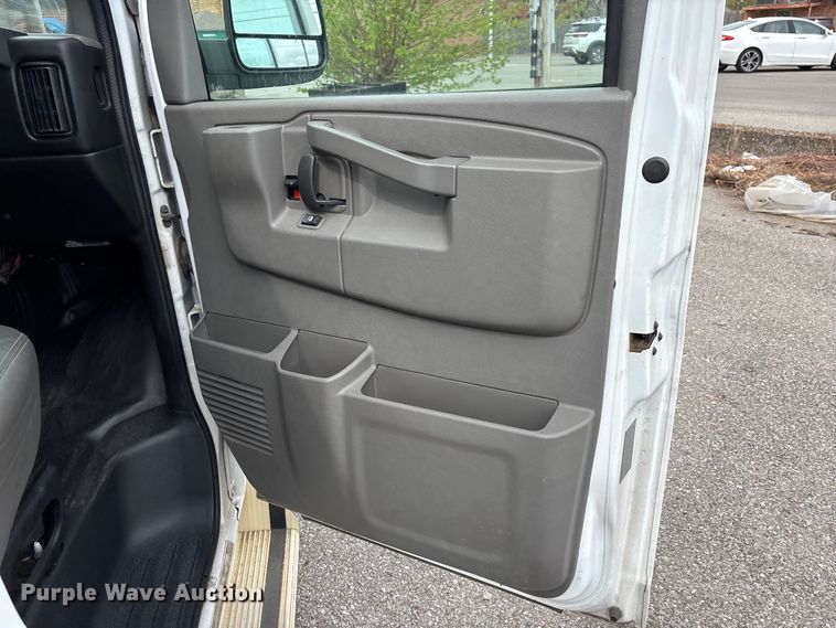 image for item DT0140 2016 Chevrolet Express van