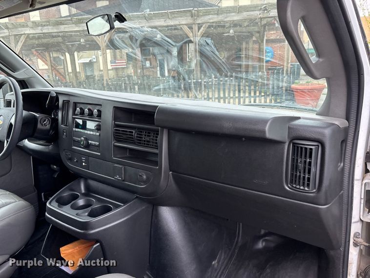 image for item DT0140 2016 Chevrolet Express van