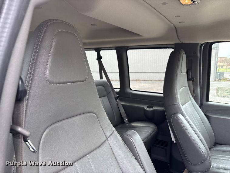 image for item DT0140 2016 Chevrolet Express van