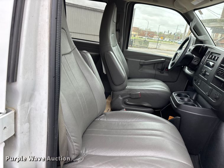 image for item DT0140 2016 Chevrolet Express van