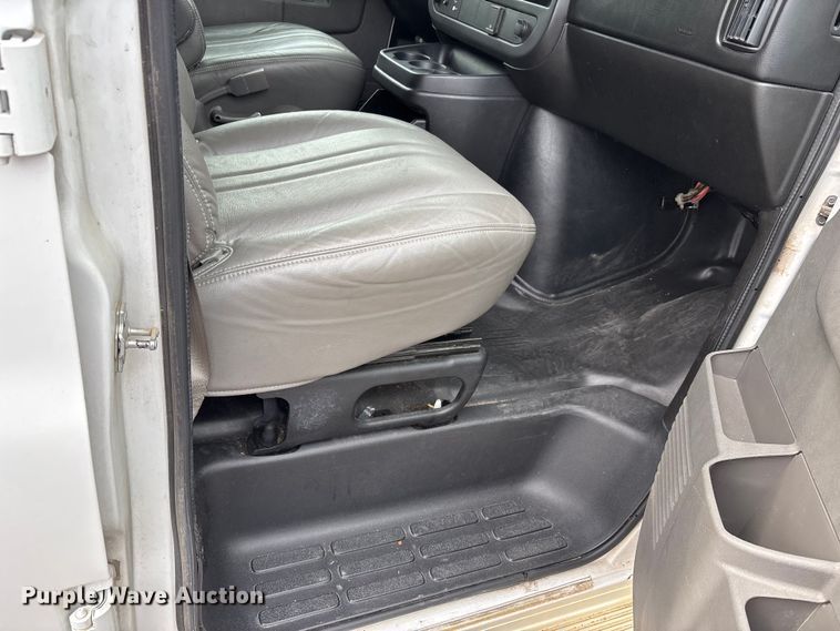 image for item DT0140 2016 Chevrolet Express van