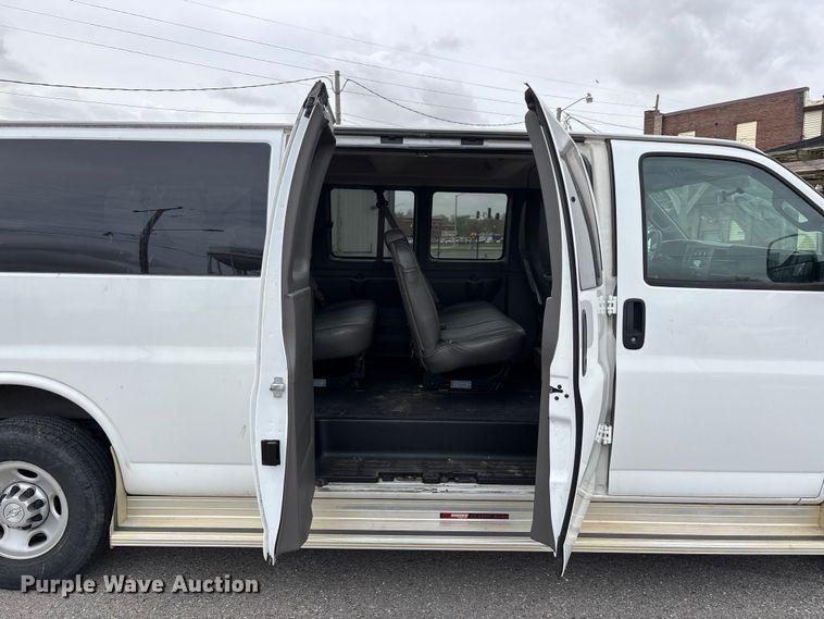 image for item DT0140 2016 Chevrolet Express van