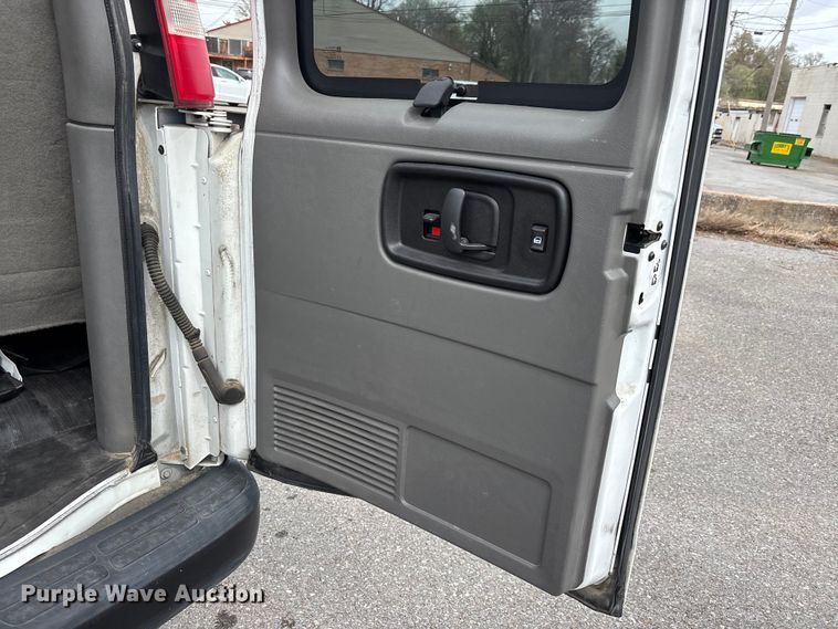 image for item DT0140 2016 Chevrolet Express van