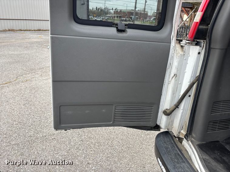 image for item DT0140 2016 Chevrolet Express van