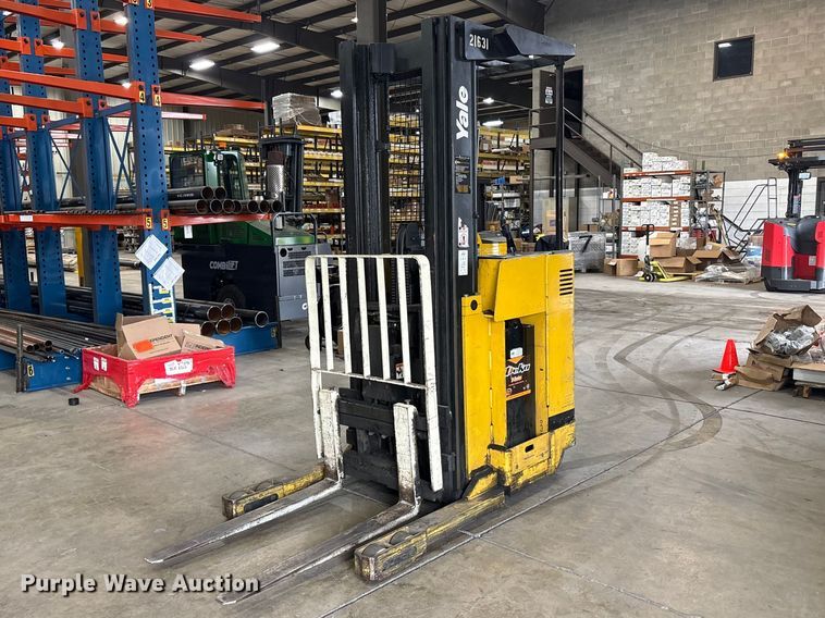 image for item DT2877 2006 Yale NR040 reach truck