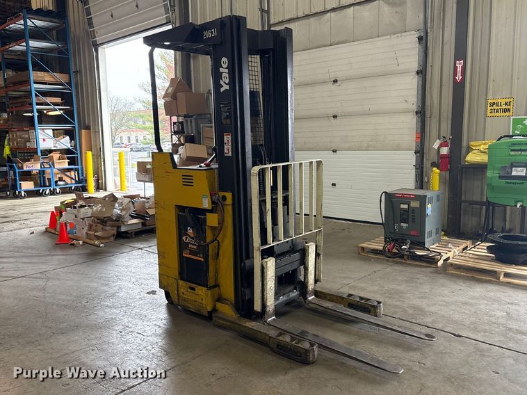 image for item DT2877 2006 Yale NR040 reach truck