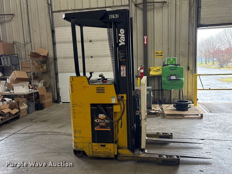 image for item DT2877 2006 Yale NR040 reach truck