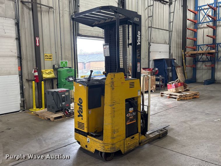 image for item DT2877 2006 Yale NR040 reach truck