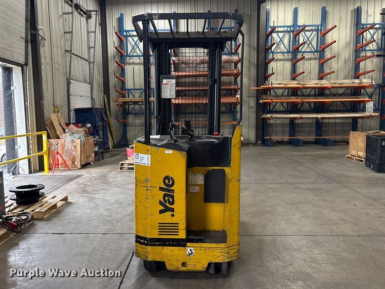 image for item DT2877 2006 Yale NR040 reach truck