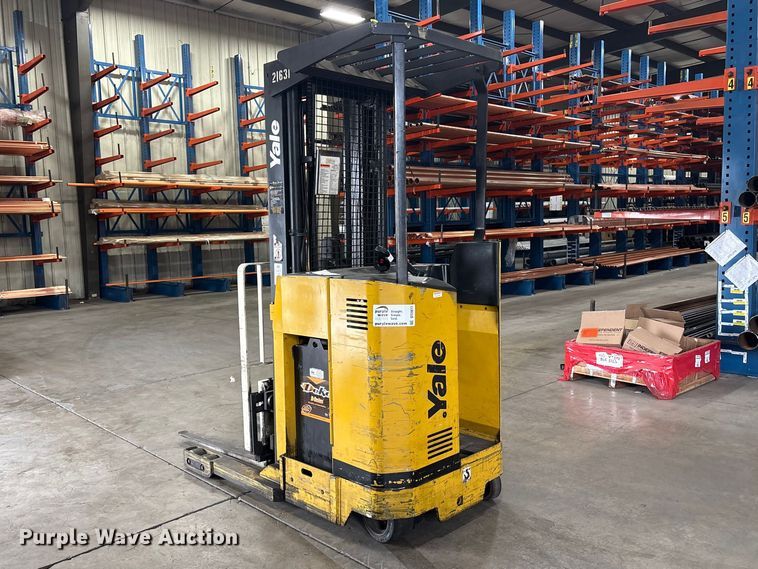 image for item DT2877 2006 Yale NR040 reach truck