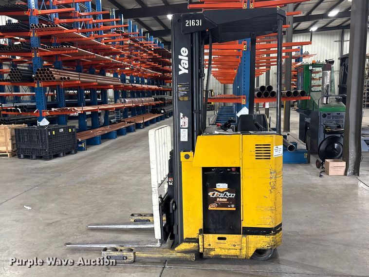 image for item DT2877 2006 Yale NR040 reach truck