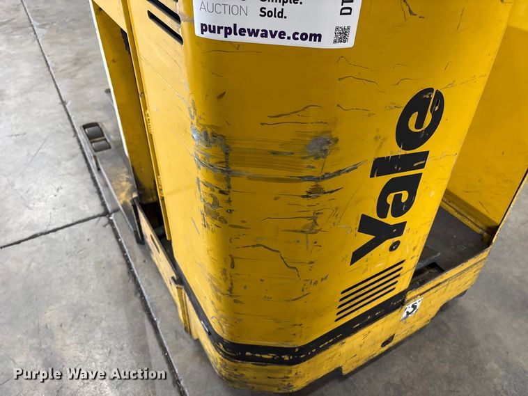image for item DT2877 2006 Yale NR040 reach truck