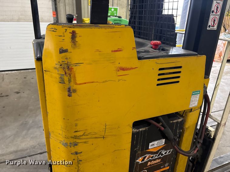 image for item DT2877 2006 Yale NR040 reach truck