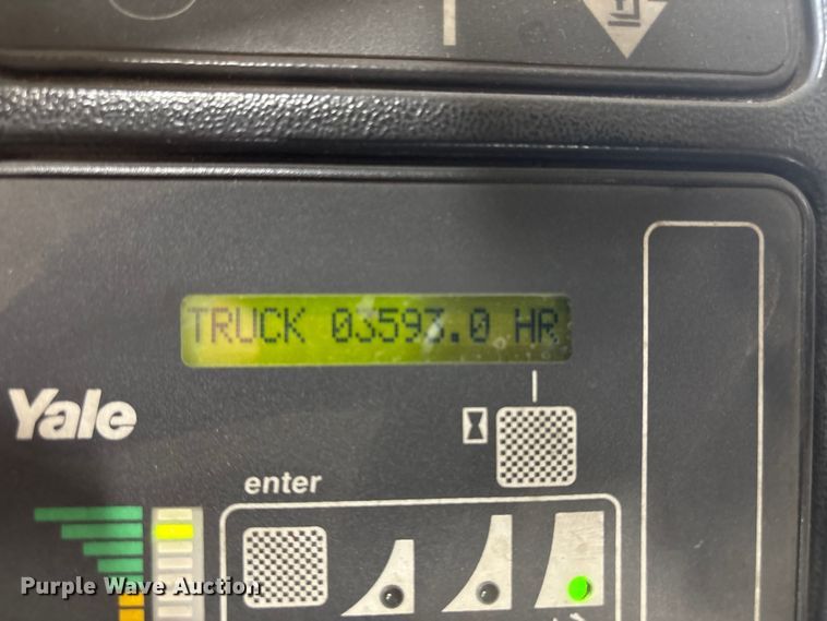 image for item DT2877 2006 Yale NR040 reach truck