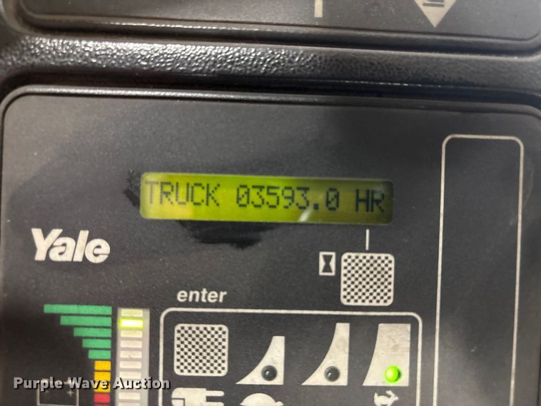 image for item DT2877 2006 Yale NR040 reach truck