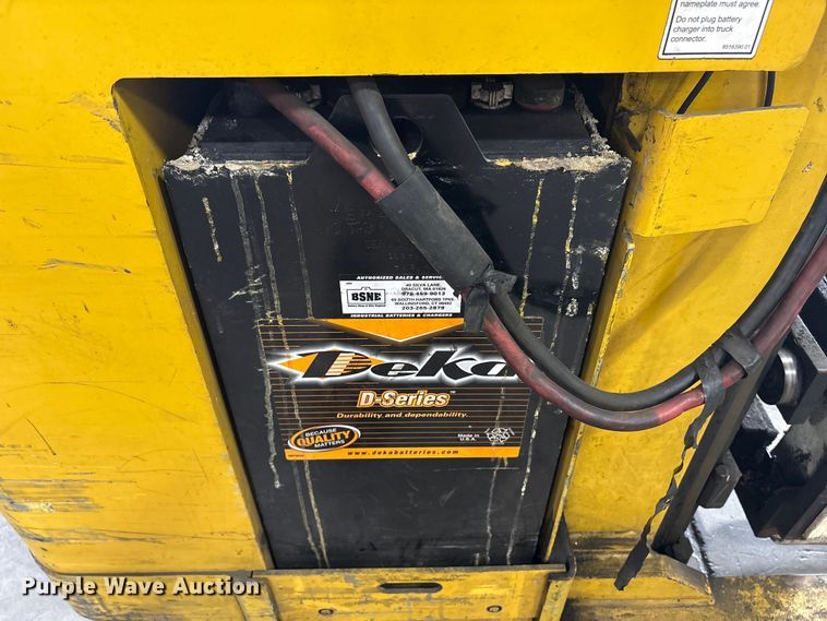 image for item DT2877 2006 Yale NR040 reach truck