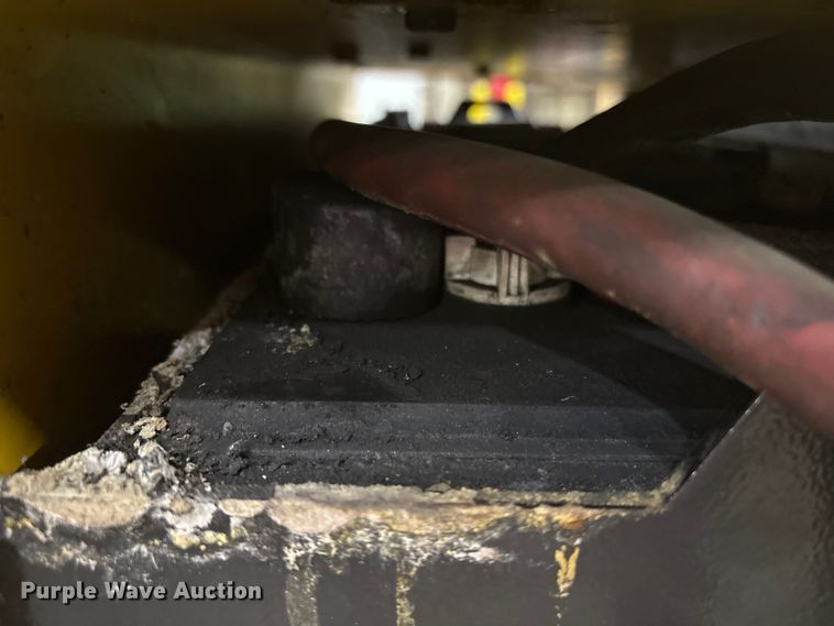 image for item DT2877 2006 Yale NR040 reach truck