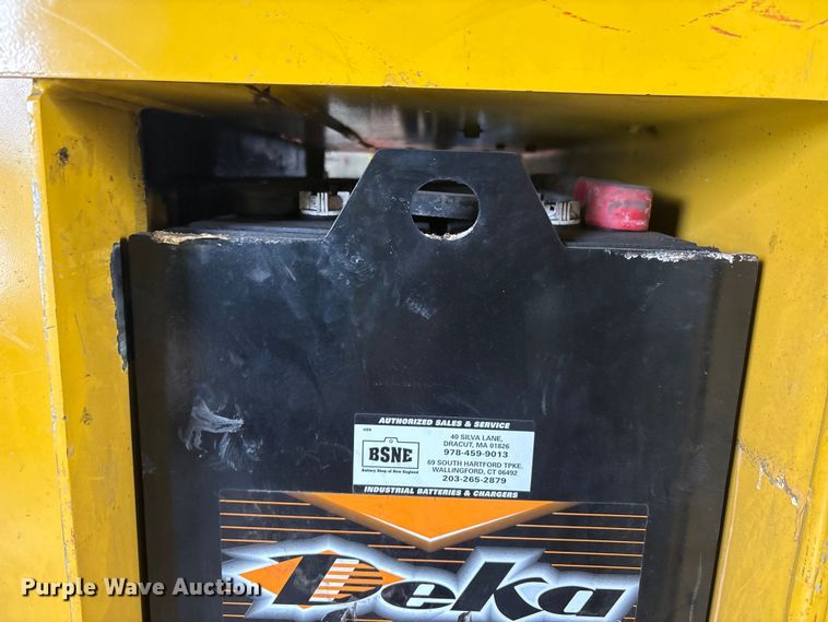 image for item DT2877 2006 Yale NR040 reach truck