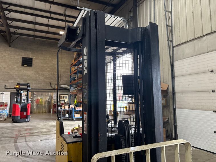 image for item DT2877 2006 Yale NR040 reach truck