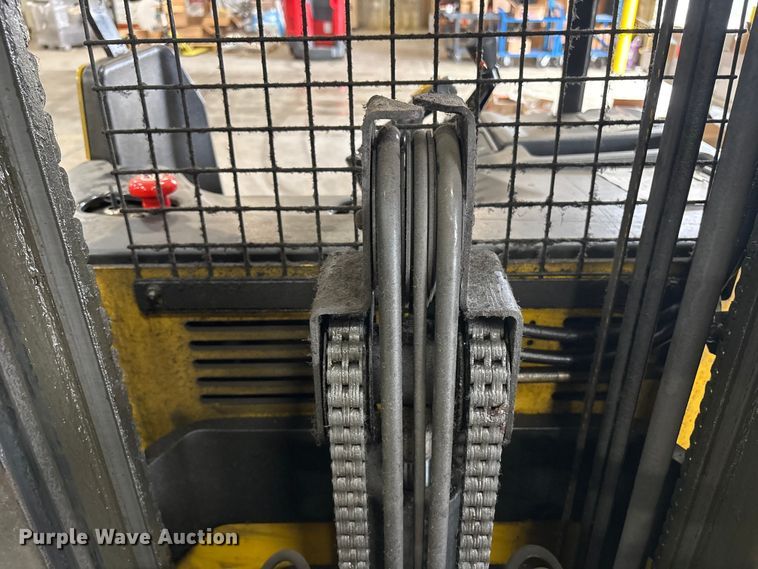 image for item DT2877 2006 Yale NR040 reach truck