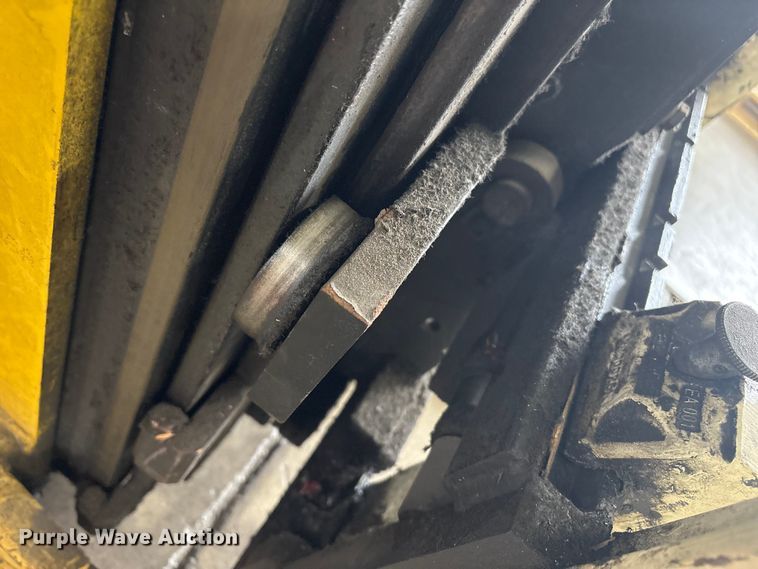 image for item DT2877 2006 Yale NR040 reach truck