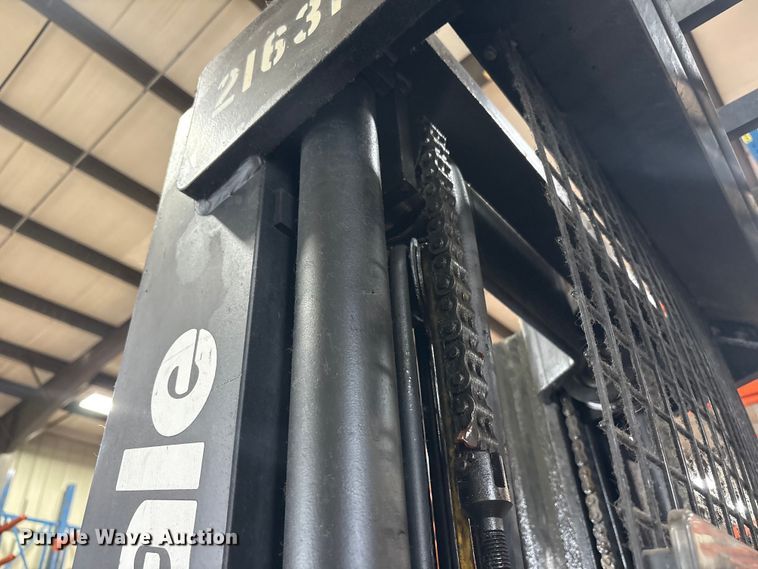 image for item DT2877 2006 Yale NR040 reach truck