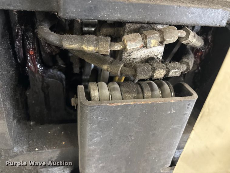 image for item DT2877 2006 Yale NR040 reach truck