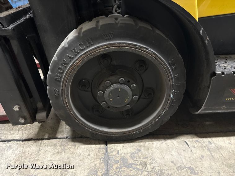 image for item DT2878 2013 Hyster S40FT forklift