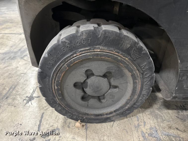 image for item DT2878 2013 Hyster S40FT forklift