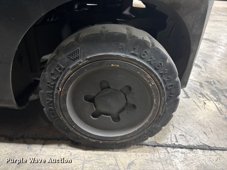 image for item DT2878 2013 Hyster S40FT forklift