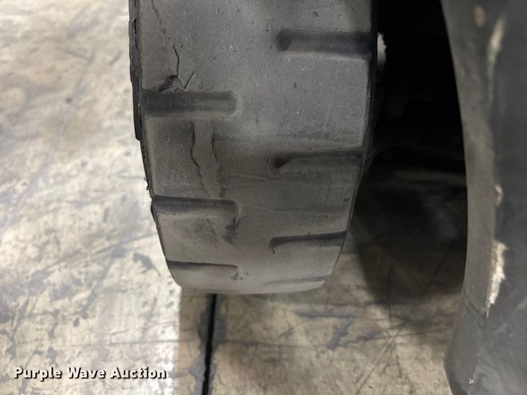 image for item DT2878 2013 Hyster S40FT forklift