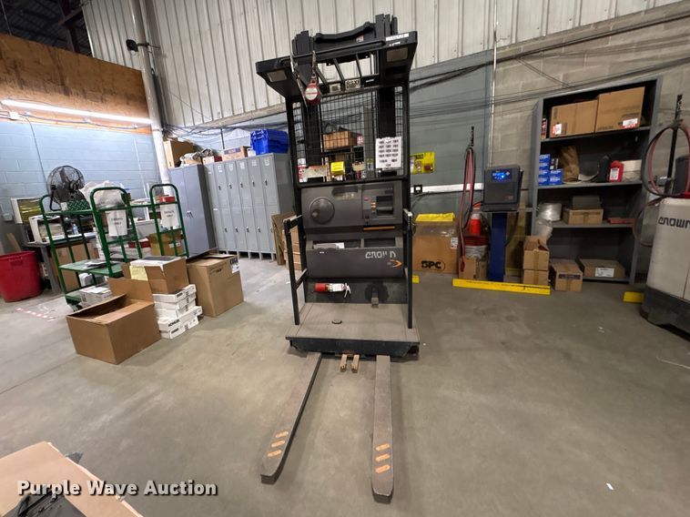 image for item DT2879 2017 Crown SP3520-30 order picker