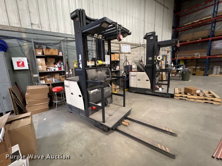 image for item DT2879 2017 Crown SP3520-30 order picker