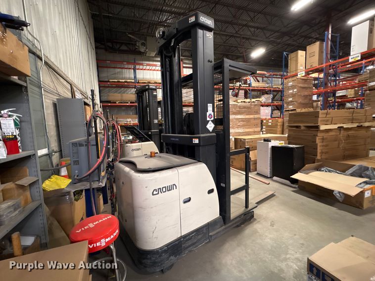 image for item DT2879 2017 Crown SP3520-30 order picker