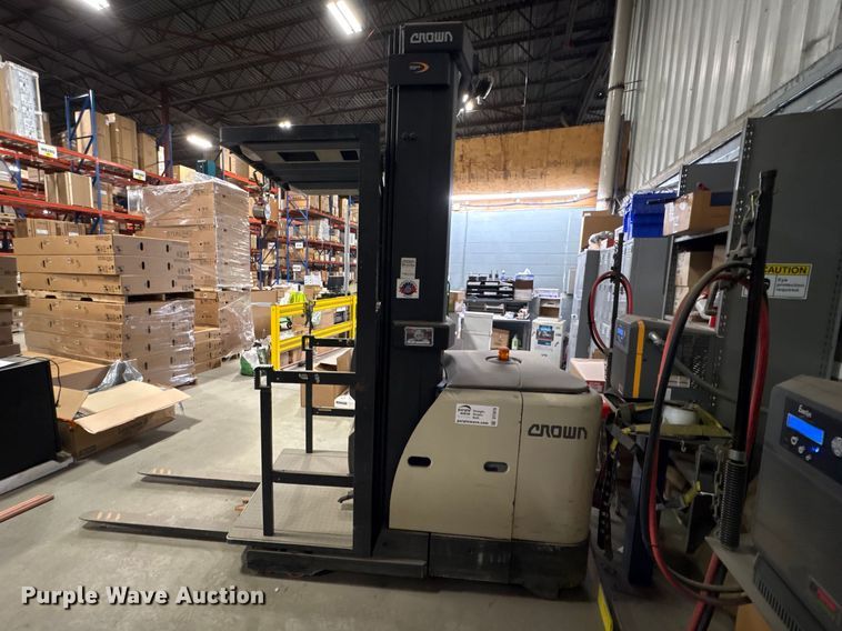 image for item DT2879 2017 Crown SP3520-30 order picker