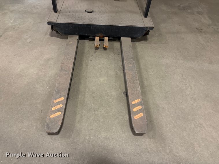 image for item DT2879 2017 Crown SP3520-30 order picker