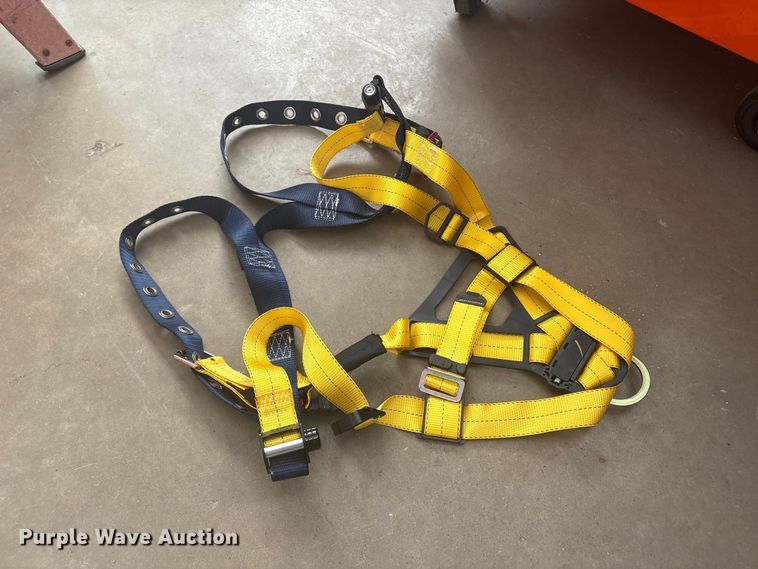 image for item DT2880 (20) 3M delta full body safety harnesses