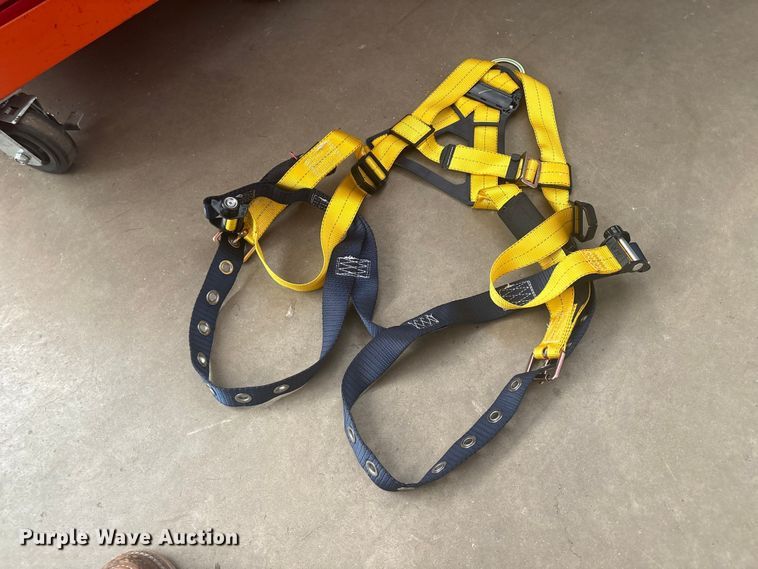 image for item DT2880 (20) 3M delta full body safety harnesses
