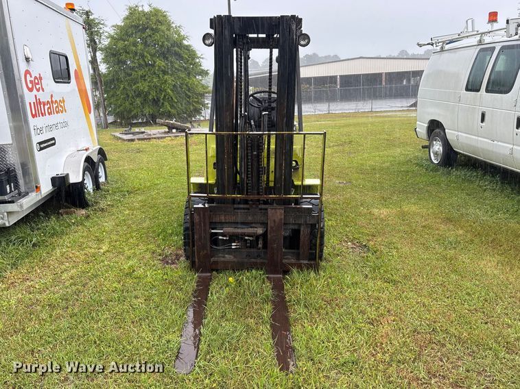image for item DU0454 Clark GPX30 forklift