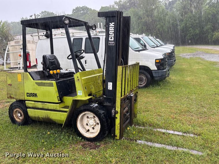 image for item DU0454 Clark GPX30 forklift