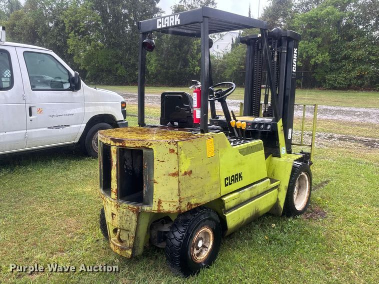 image for item DU0454 Clark GPX30 forklift