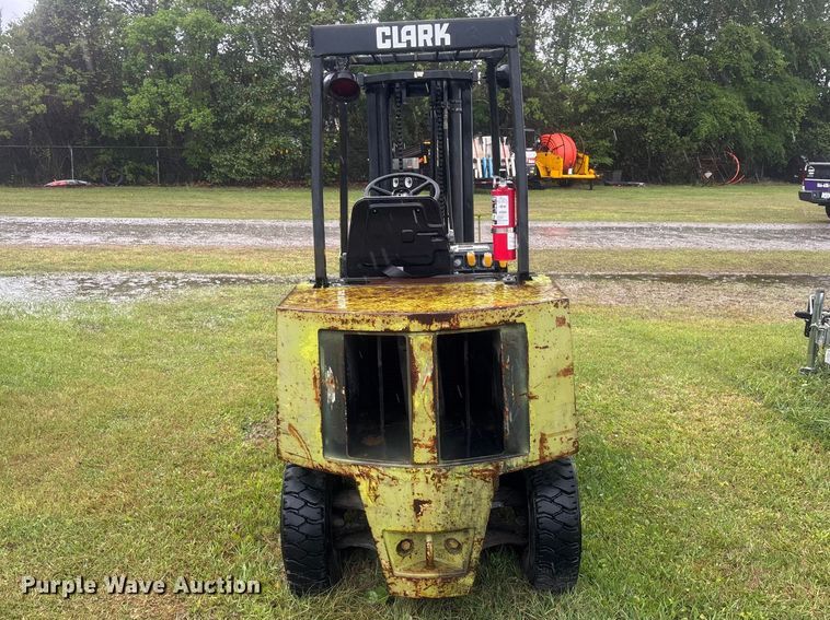 image for item DU0454 Clark GPX30 forklift