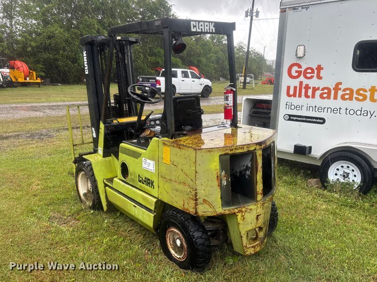 image for item DU0454 Clark GPX30 forklift