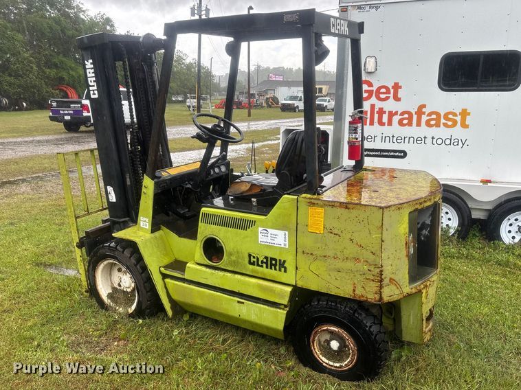 image for item DU0454 Clark GPX30 forklift