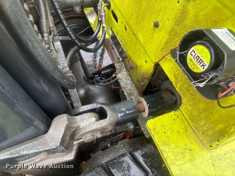 image for item DU0454 Clark GPX30 forklift