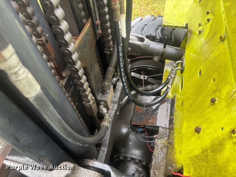 image for item DU0454 Clark GPX30 forklift