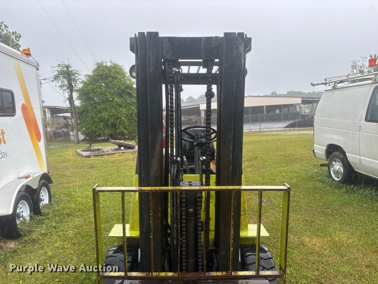 image for item DU0454 Clark GPX30 forklift