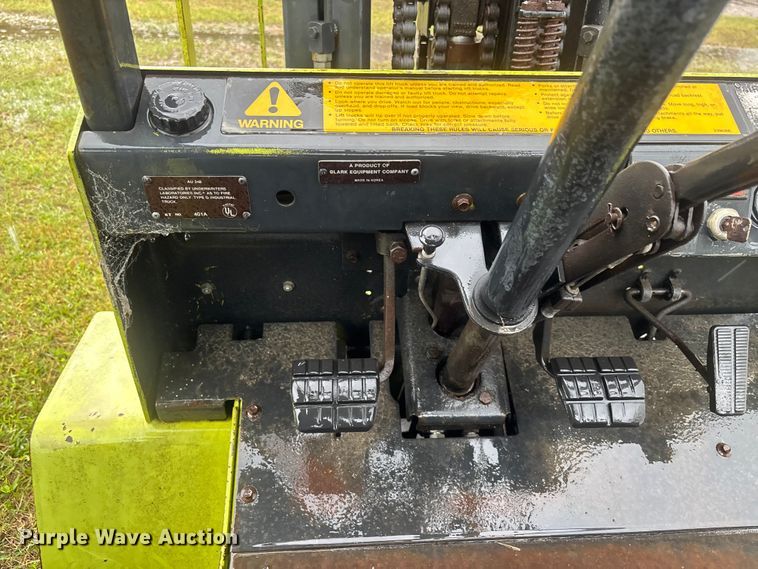 image for item DU0454 Clark GPX30 forklift
