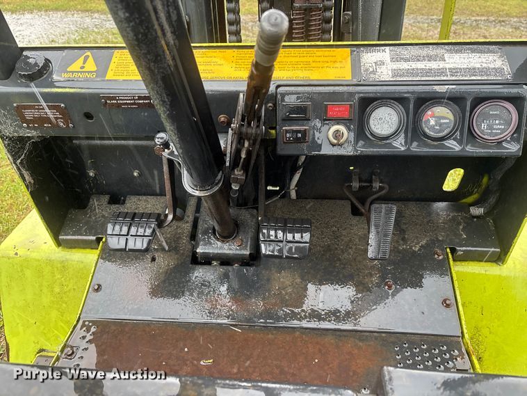 image for item DU0454 Clark GPX30 forklift