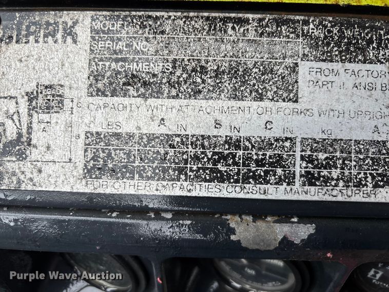 image for item DU0454 Clark GPX30 forklift